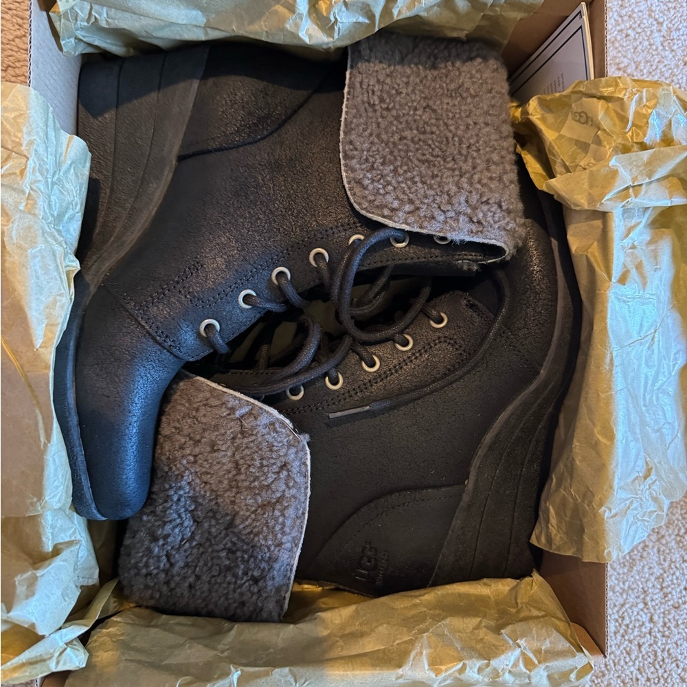 Ugg “Zea” black boots with shearling, size 6